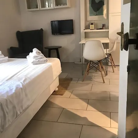 Cavour Deluxe Rom